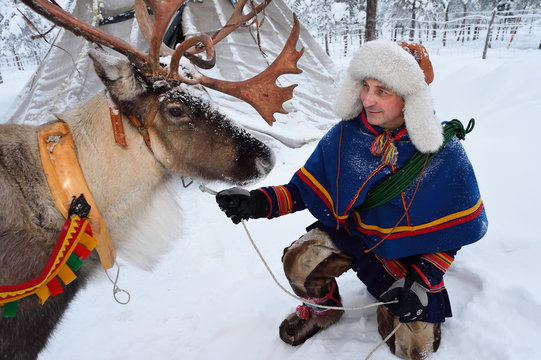 Reindeer sledding in - 25 C, with Nils-Torbj&ouml;rn Nutti, owner and operator of Nutti S&aacute;mi Siida, Jukkasj&auml;rvi, Lapland, Laponia, Norrbotten county, Sweden