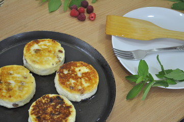 The cheesecakes in the pan