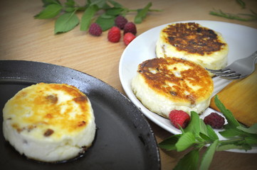 The cheesecakes in the pan