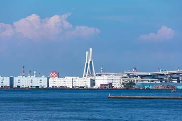 (神奈川県ｰ風景)夏空の下の大黒ふ頭側風景１