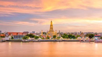 Türaufkleber Bangkok Schöne Aussicht auf den Tempel Wat Arun in der Dämmerung in Bangkok, Thailand