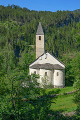 Fototapeta na wymiar Kirche von Mistail, Alvaschein, Graubünden, Schweiz