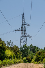 Energie Versorgung mit Strommasten über Land