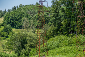 Energie Versorgung über Land durch Strommasten