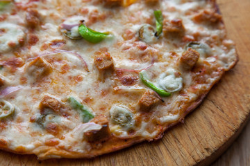 Chicken fajita thin crust plat bread pizza 