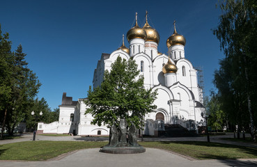 Fototapeta na wymiar Christ's Declaration Cathedral at Jaroslawl, Russia