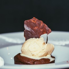 brownie with ice cream