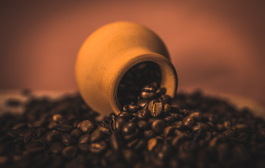 Granos de café dentro de un jarrón