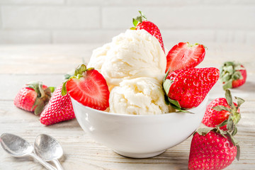 Strawberry vanilla ice cream