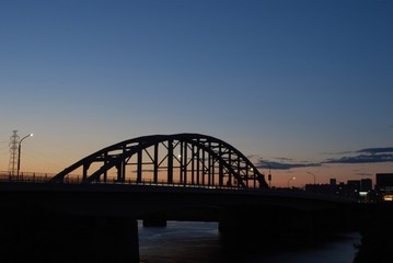 Fototapeta na wymiar 夕暮れの橋