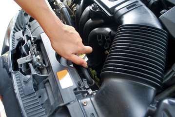 Car radiator system Maintenance of opening the radiator cap Car cooling system.