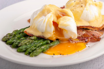 Benedict eggs with hollandaise sauce and bacon