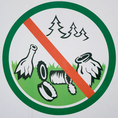 a sign on a white background, prohibiting throwing garbage in the forest is prohibited.