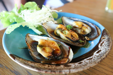 mussel, grilled sea mussel or grilled mussel