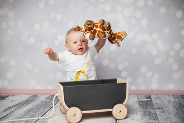 mit der Giraffe spielen