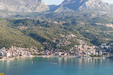 Fototapeta premium A magnificent view of the mediterranean town at the foot of the mountain.