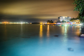 Obraz premium Playa por la noche