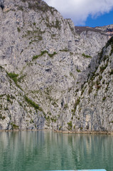 Der Stausee Koman See in Albanien