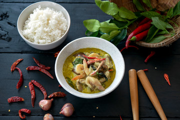 Green curry with  shrimp and meat on dark wood floor