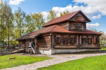 Fototapeta na wymiar Wooden house decorated with carving in Suzdal. Russia.
