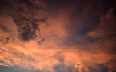 Obraz premium Dynamic sky with clouds high-quality photograph for magazines, blogs, posters, flyers, wall art, cards, business cards, branding, articles, and newspapers.