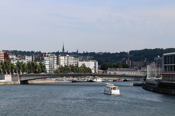 Fototapeta na wymiar Un fleuve à Liège