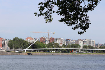 La nouvelle passerelle de Liège sur la Meuse