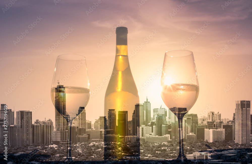 Wall mural Wine and beautiful city views