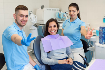 Fototapeta premium The dentist scans the patient's teeth with a 3d scanner.