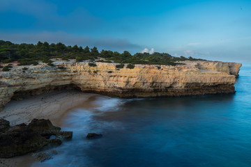 Albandeira ao por-do-sol