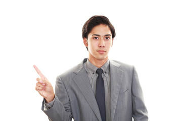 指示する笑顔のビジネスマン