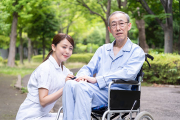 高齢者　車椅子