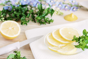 lemon is cut into slices, the process of cooking lemon dishes, juicy pieces of tropical fruits, dietary fruits, healthy foods, ingredients for cocktails