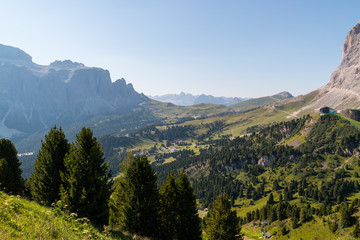 Fototapeta na wymiar Il gruppo dolomitico del Sella visto dall'Alpe Ciampinoi, Val Gardena, Trentino Alto Adige, Italia