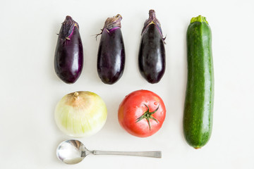 白背景に並ぶ夏野菜　Summer vegetable