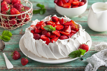 Pavlova cake with fresh strawberry