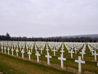 Fototapeta na wymiar Soldatenfriedhof am Beinhaus von Douaumont