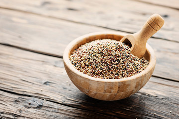 Uncooked quinoa