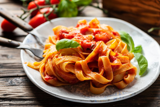 Pasta Fettuccine With Tomato And Basil