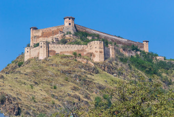 Fototapeta premium rinagar, India - surrounded by the wonderful mountains of Kashmir, Srinagar is famous for the floating houses and its islamic heritage. Here in particular the Old Town