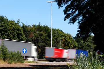 Trop de camions sur nos routes