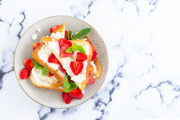 toasts with strawberries are very useful for health