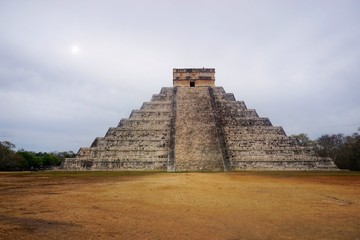 Fototapeta na wymiar Chichen Itza Pyramiden | Maya Stätte Mexiko