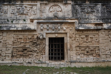 Fototapeta na wymiar Chichen Itza - Maya Pyramiden in Yucatan Mexiko