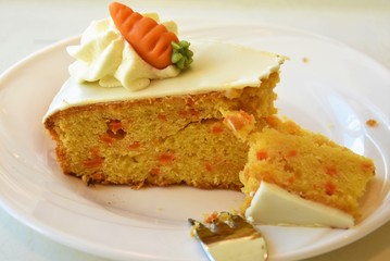 pie with carrot and cream