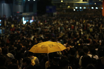 holding the umbrella which the word mean