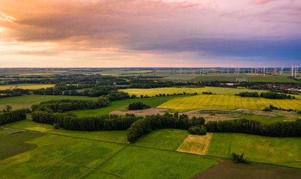 Blick &uuml;ber Egeln in Sachsen-Anhalt Richtung Norden bei Sonnenuntergang