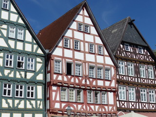 Fototapeta premium Fassaden Fachwerkhäuser am Marktplatz von Grünberg