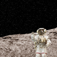 Obraz premium Astronaut posing on the moon. The elements of this image furnished by NASA.