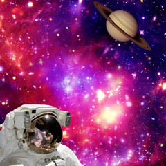 Obraz premium Astronaut looking at the planet against space. The elements of this image furnished by NASA.